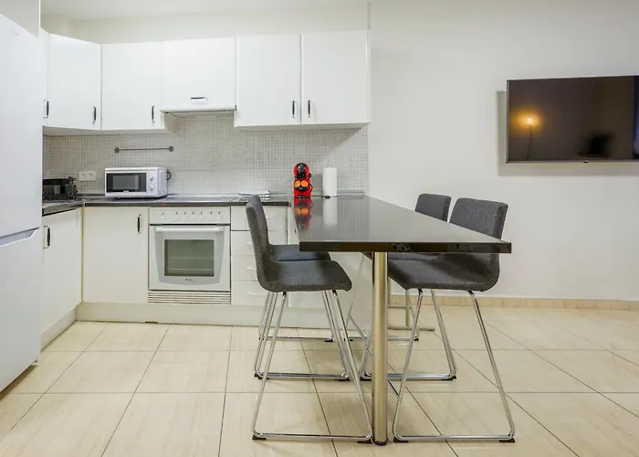 Cozzy Carolina Iii Apartment